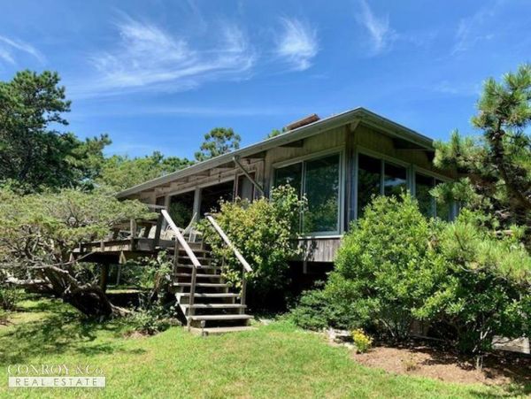 Cape Cod Home 994372