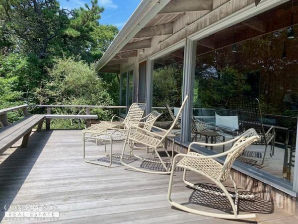 Cape Cod Home 994372