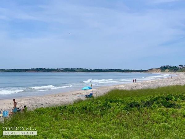 Cape Cod Home 994372