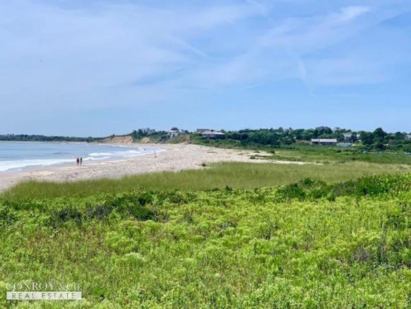 Cape Cod Home 994372