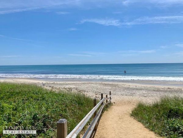 Cape Cod Home 994372