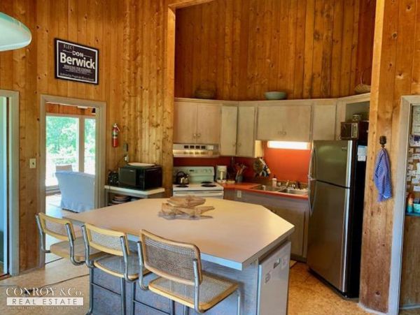 Cape Cod Home 994372