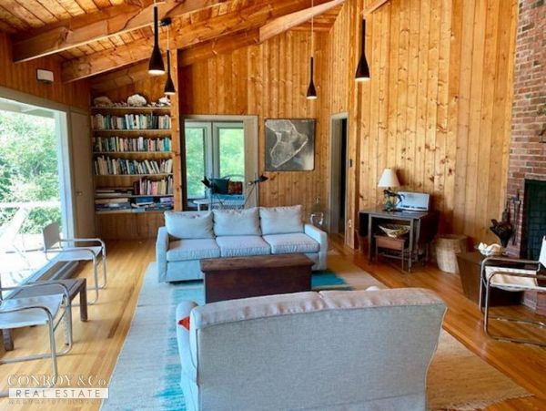 Cape Cod Home 994372