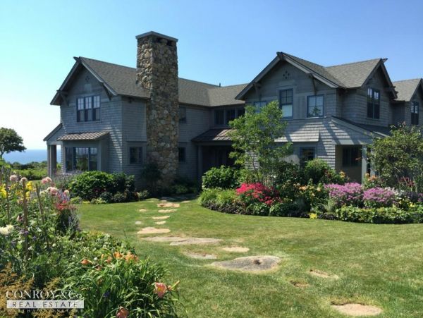 Cape Cod Home 994373