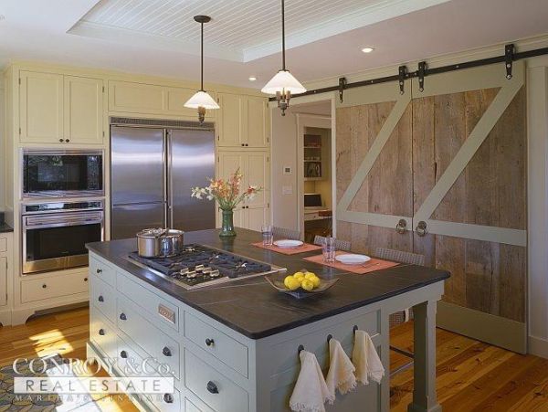 Cape Cod Home 994373