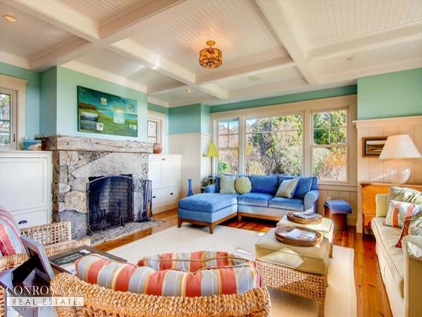 Cape Cod Home 994373