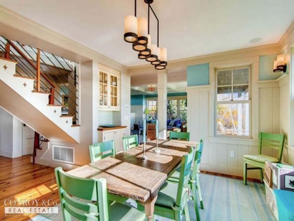 Cape Cod Home 994373