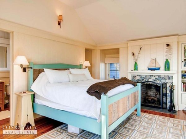 Cape Cod Home 994373