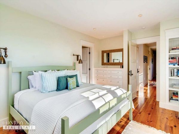 Cape Cod Home 994373