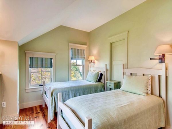 Cape Cod Home 994373