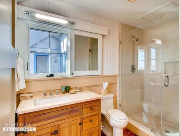 Cape Cod Home 994373