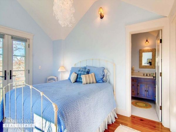 Cape Cod Home 994373