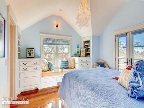 Cape Cod Home 994373