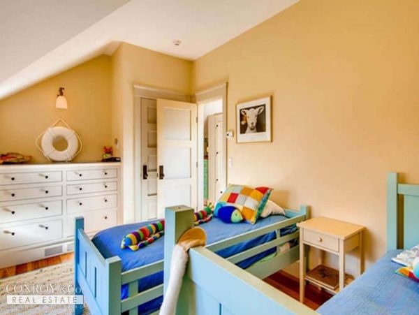 Cape Cod Home 994373