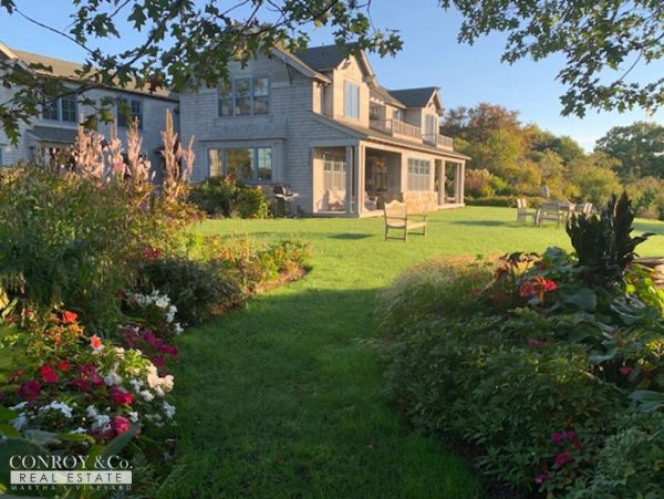 Cape Cod Home 994373