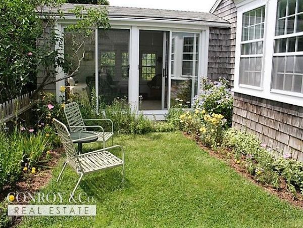 Cape Cod Home 994375