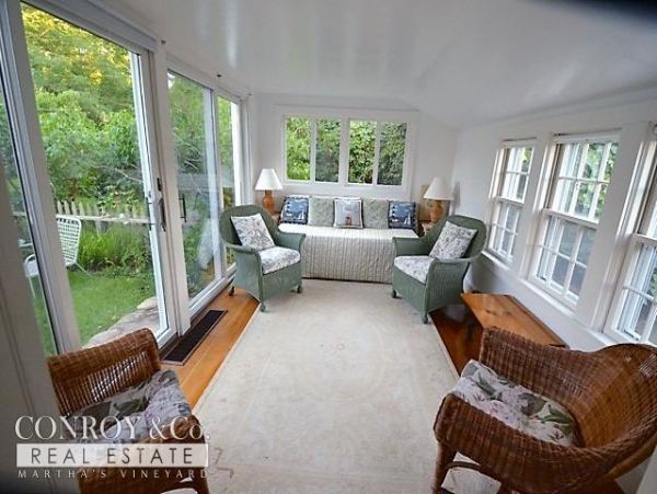 Cape Cod Home 994375