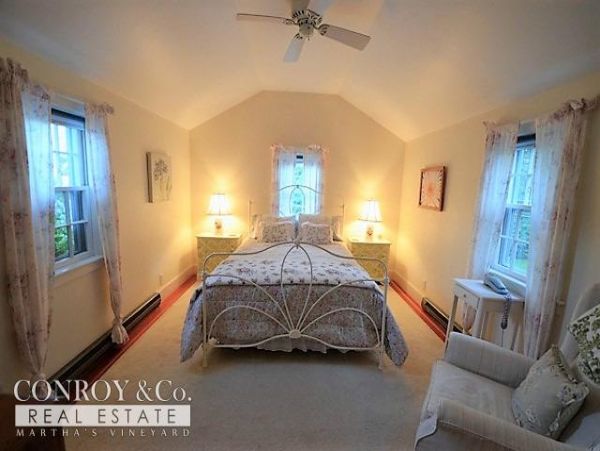 Cape Cod Home 994375
