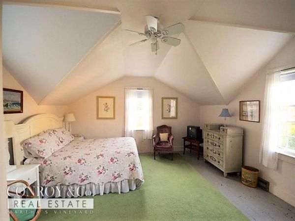 Cape Cod Home 994375