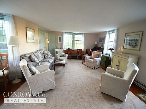 Cape Cod Home 994375