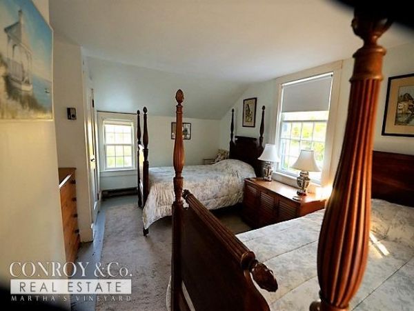 Cape Cod Home 994375