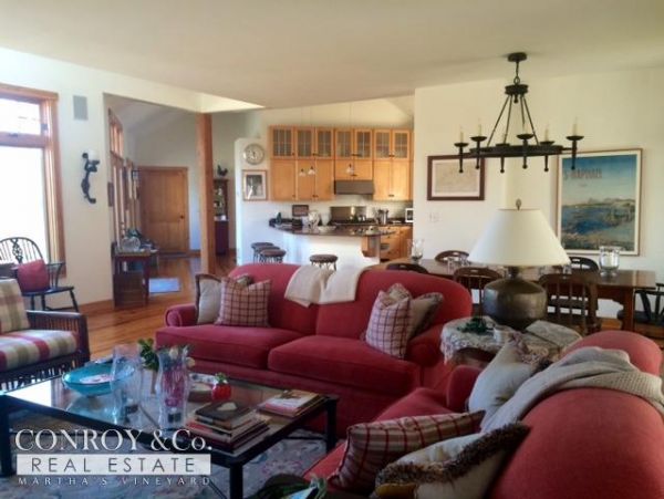Cape Cod Home 994376