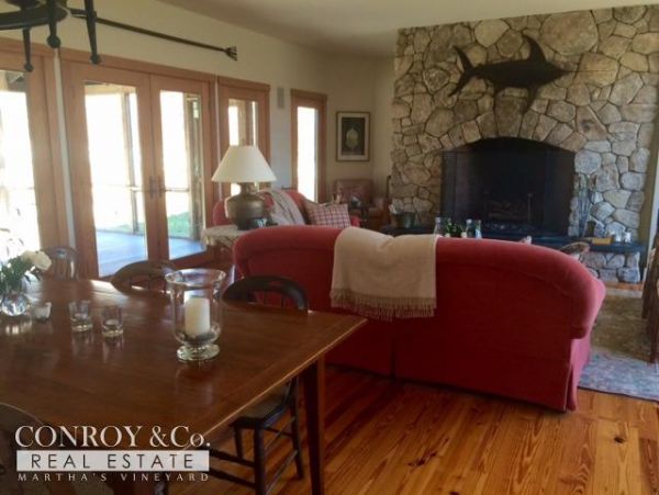 Cape Cod Home 994376