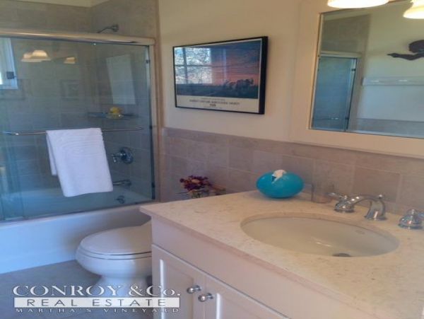 Cape Cod Home 994376
