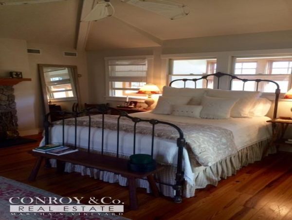 Cape Cod Home 994376