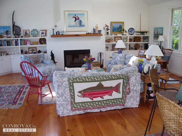 Cape Cod Home 994377