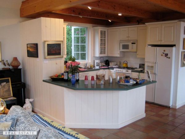 Cape Cod Home 994377