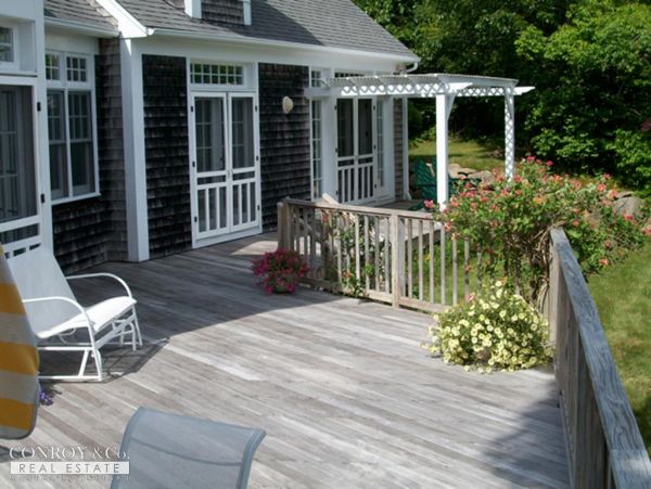 Cape Cod Home 994377