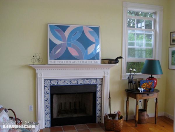 Cape Cod Home 994377