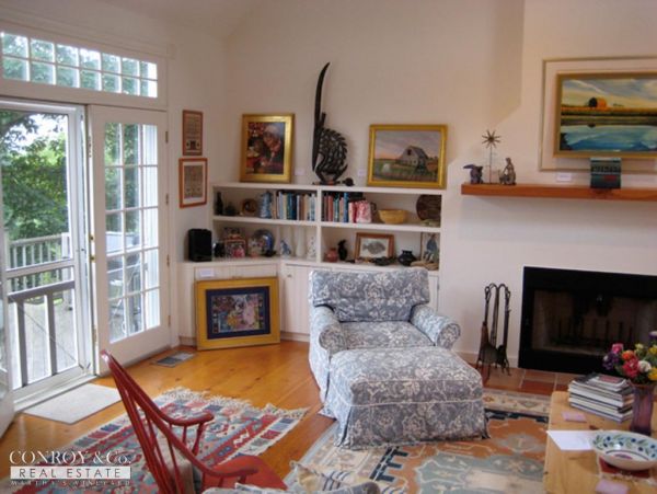 Cape Cod Home 994377