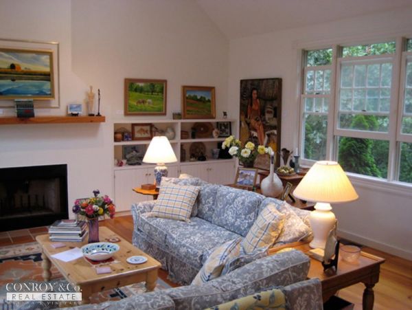 Cape Cod Home 994377