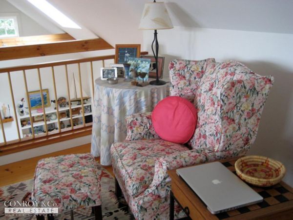 Cape Cod Home 994377