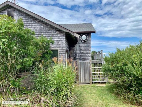 Cape Cod Home 994378