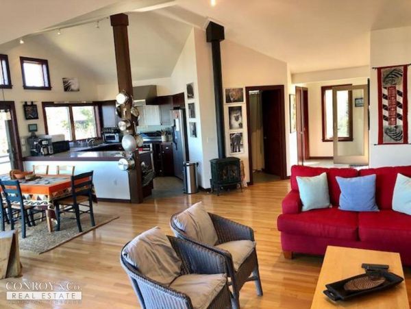 Cape Cod Home 994378