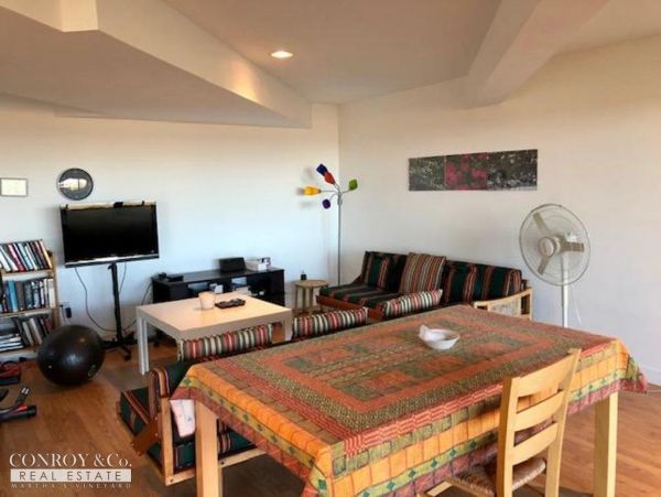 Cape Cod Home 994378