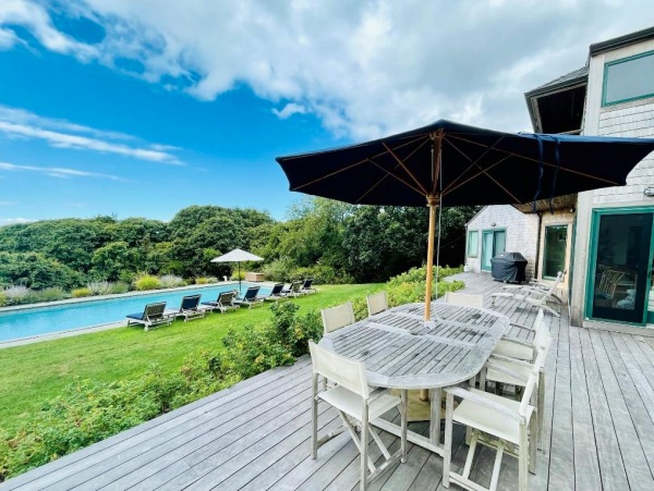 Four Bedroom Upscale Vineyard Residence Chilmark