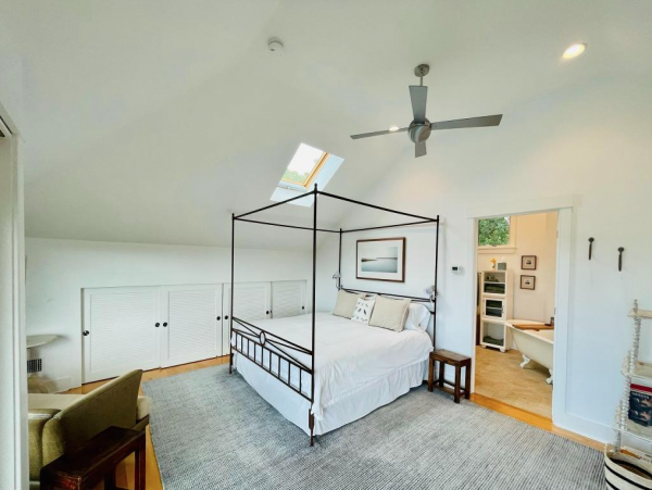 Four Bedroom Upscale Vineyard Residence Chilmark