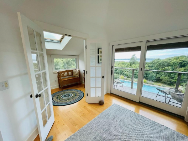 Four Bedroom Upscale Vineyard Residence Chilmark