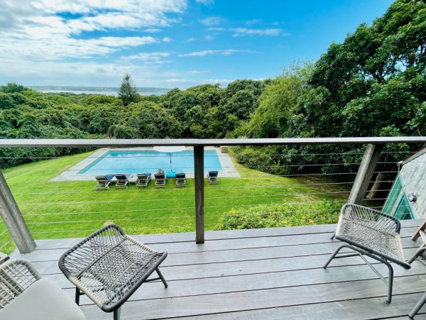 Four Bedroom Upscale Vineyard Residence Chilmark