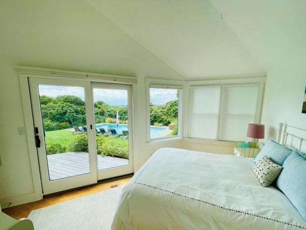 Four Bedroom Upscale Vineyard Residence Chilmark