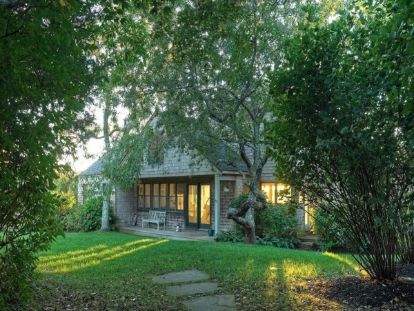 Four Bedroom Upscale Vineyard Residence Chilmark