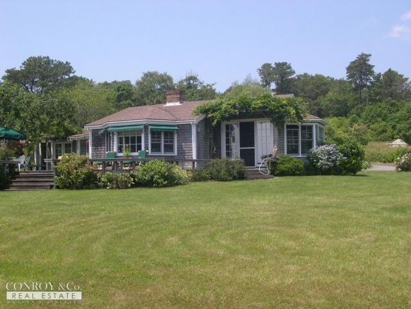 Cape Cod Home 994380
