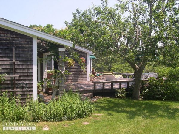 Cape Cod Home 994380