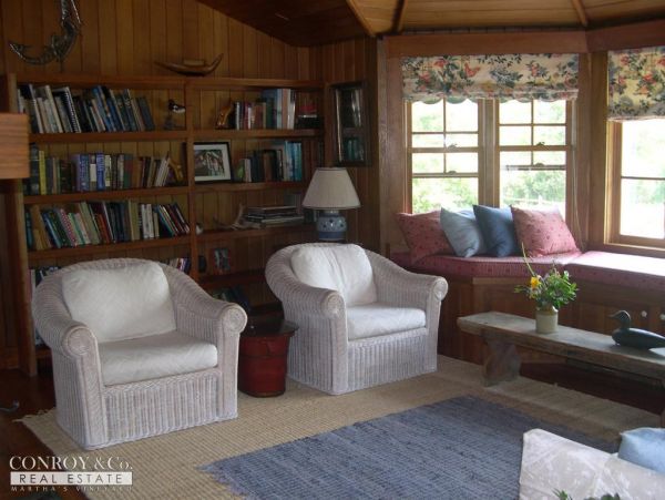 Cape Cod Home 994380