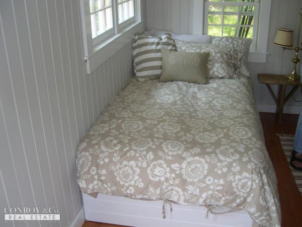 Cape Cod Home 994380