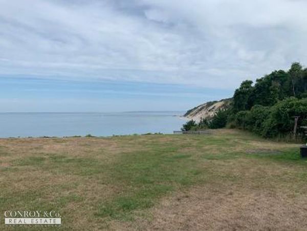 Cape Cod Home 994381